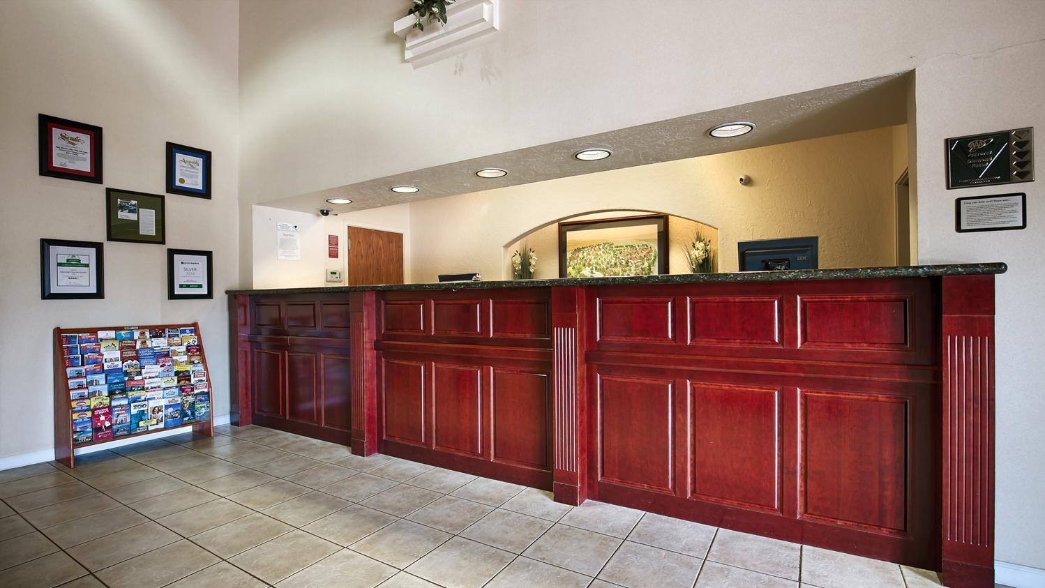 Best Western Plus Villa Del Lago Inn Patterson Esterno foto