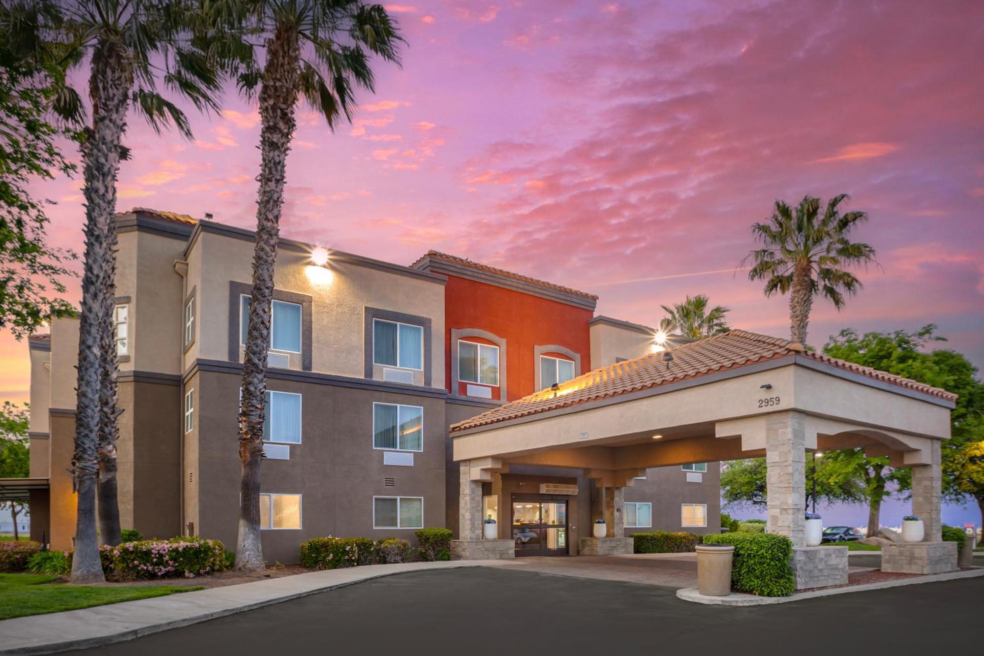 Best Western Plus Villa Del Lago Inn Patterson Esterno foto