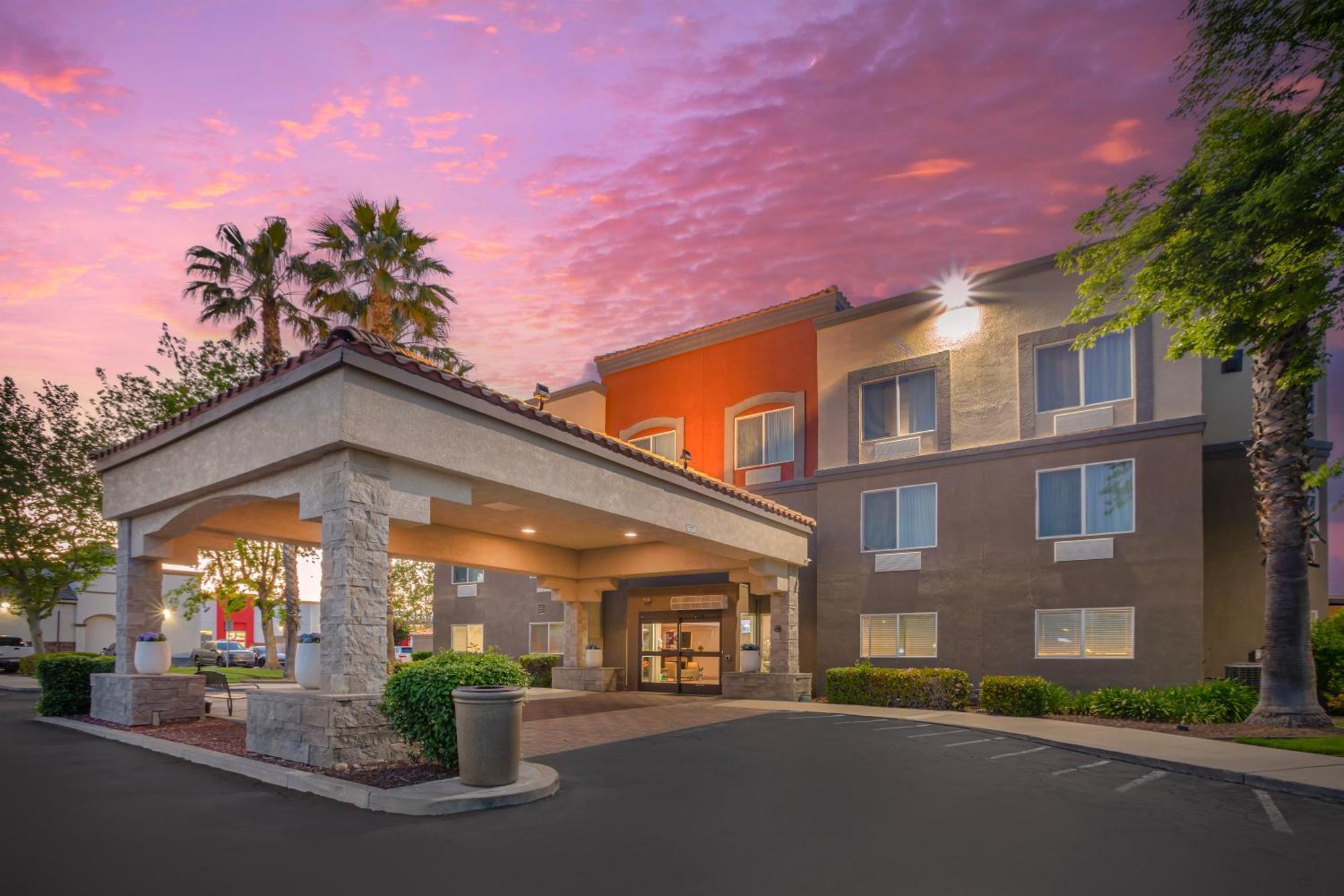 Best Western Plus Villa Del Lago Inn Patterson Esterno foto
