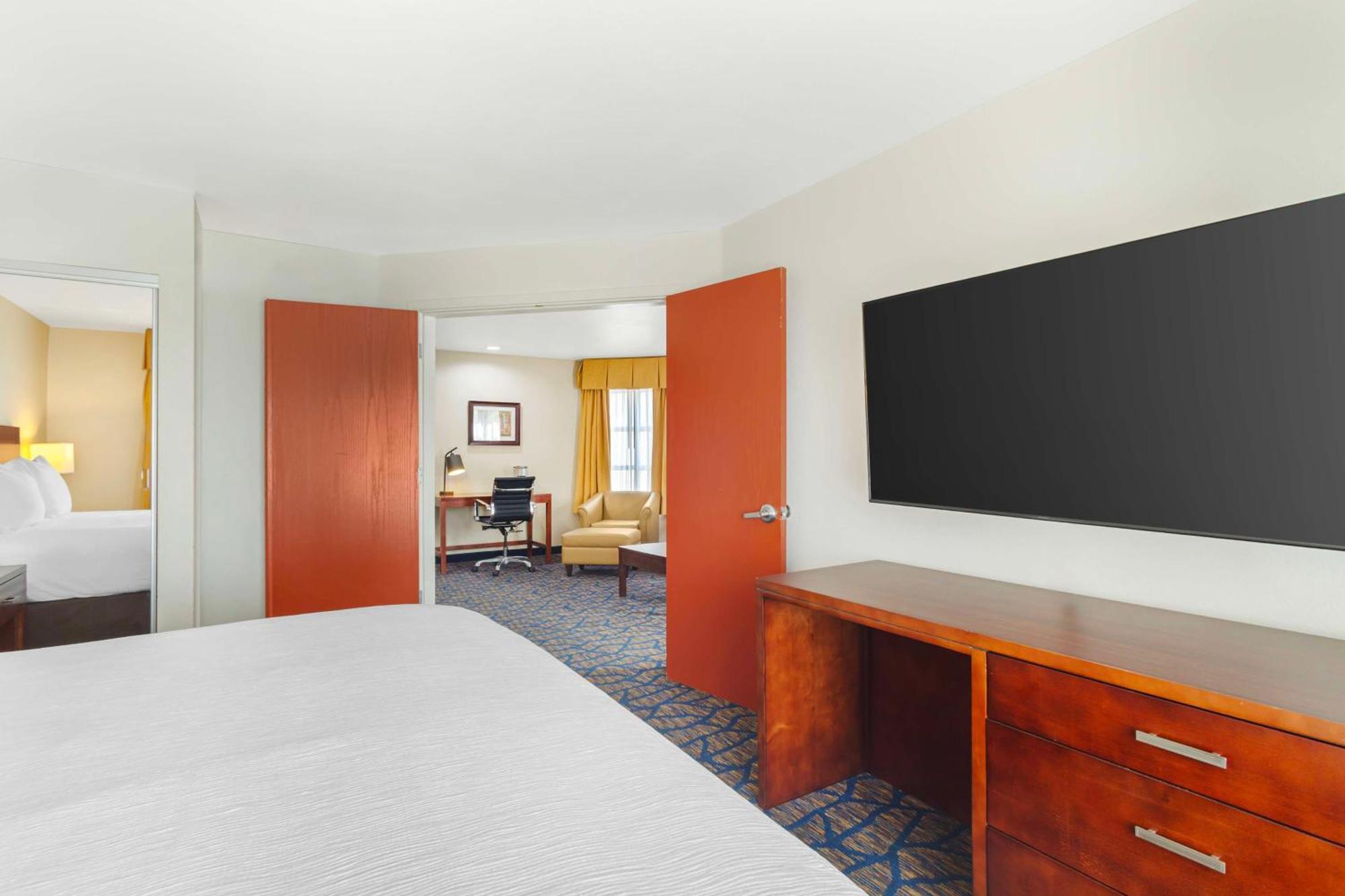 Best Western Plus Villa Del Lago Inn Patterson Esterno foto