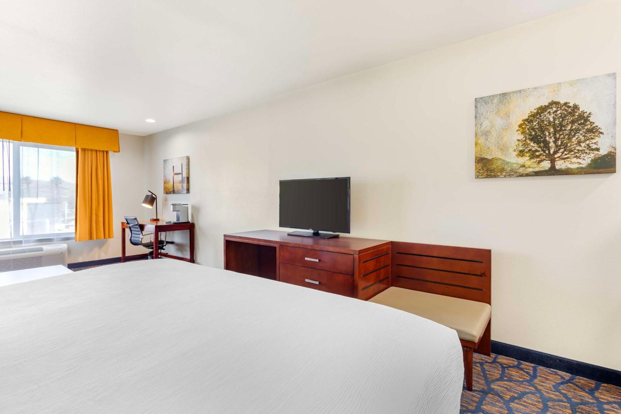 Best Western Plus Villa Del Lago Inn Patterson Esterno foto